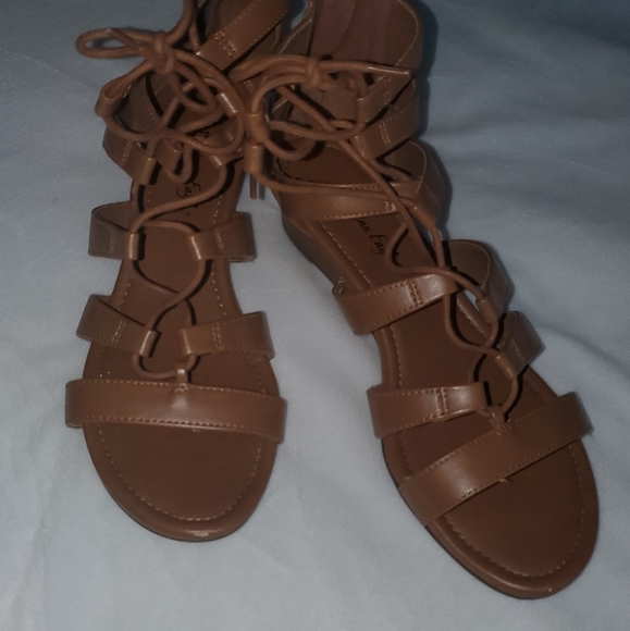 Sandals - Picture 1 of 3